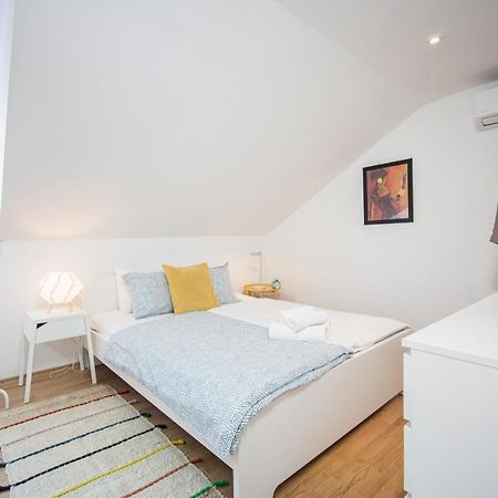 Top-Floor Apartment In Trogir Center Exteriör bild