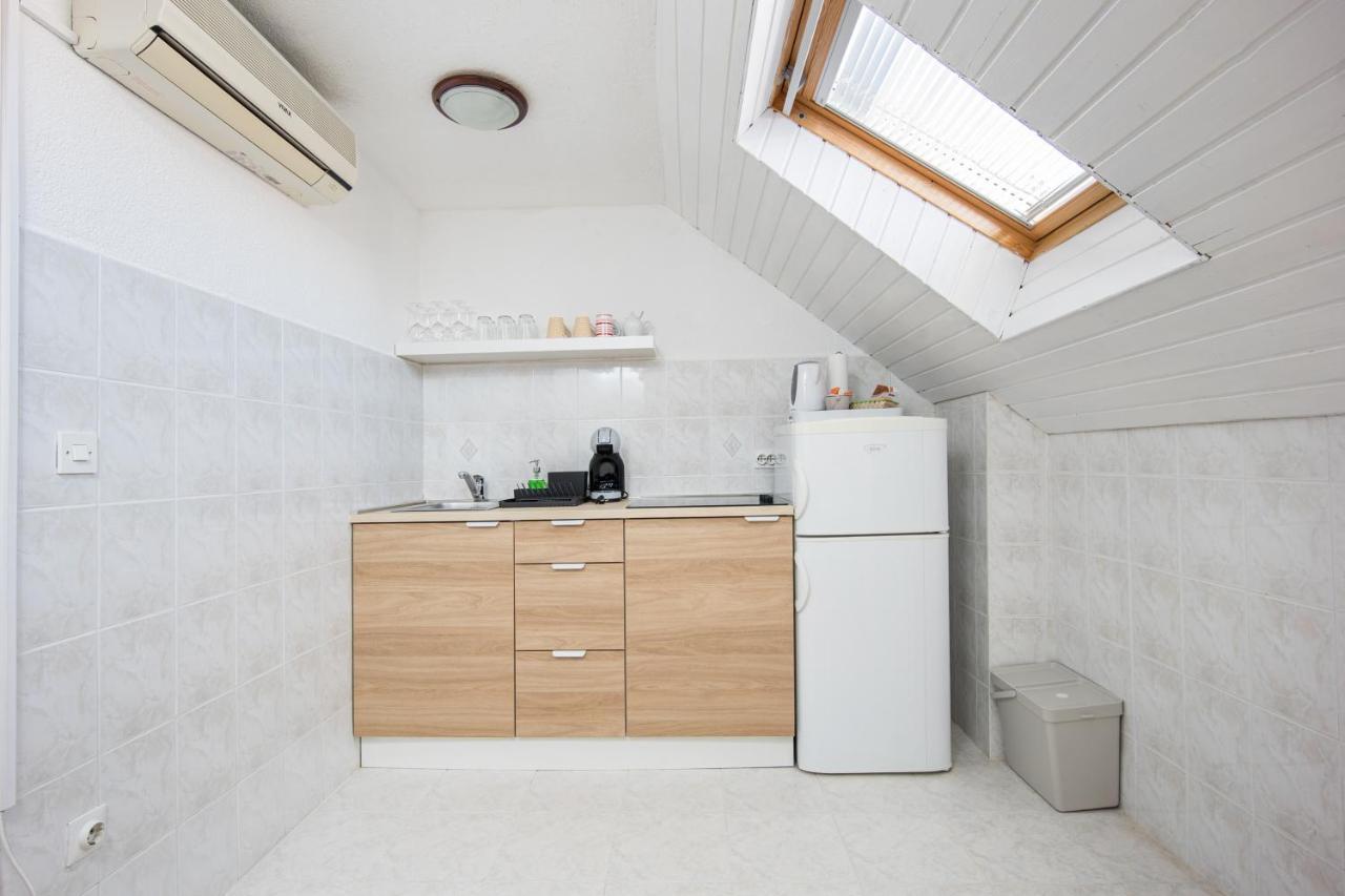 Top-Floor Apartment In Trogir Center Exteriör bild