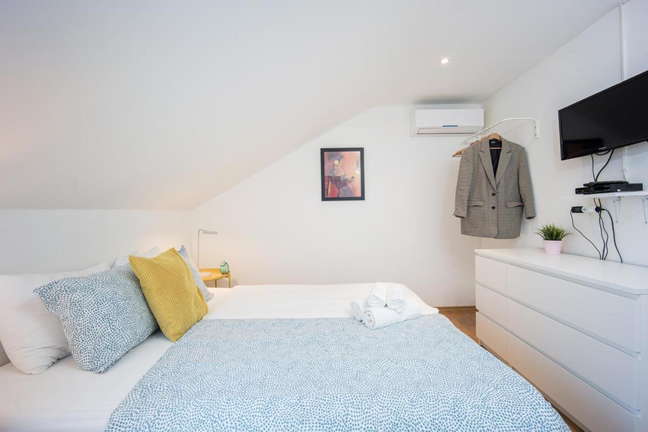 Top-Floor Apartment In Trogir Center Exteriör bild