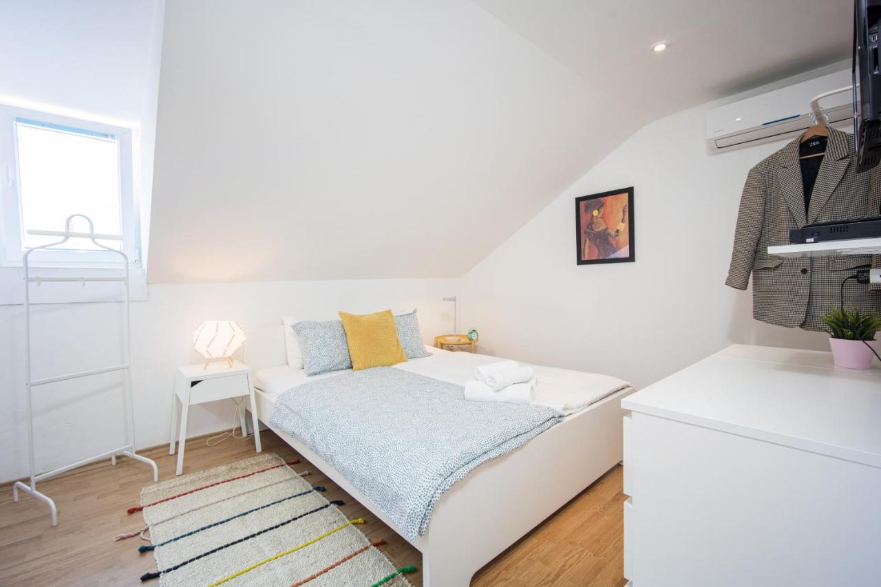 Top-Floor Apartment In Trogir Center Exteriör bild