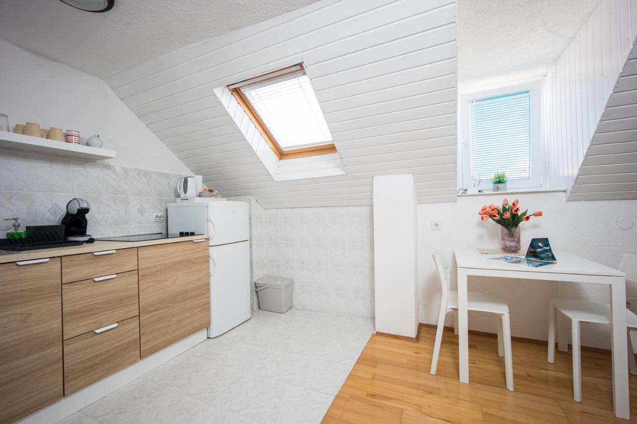 Top-Floor Apartment In Trogir Center Exteriör bild