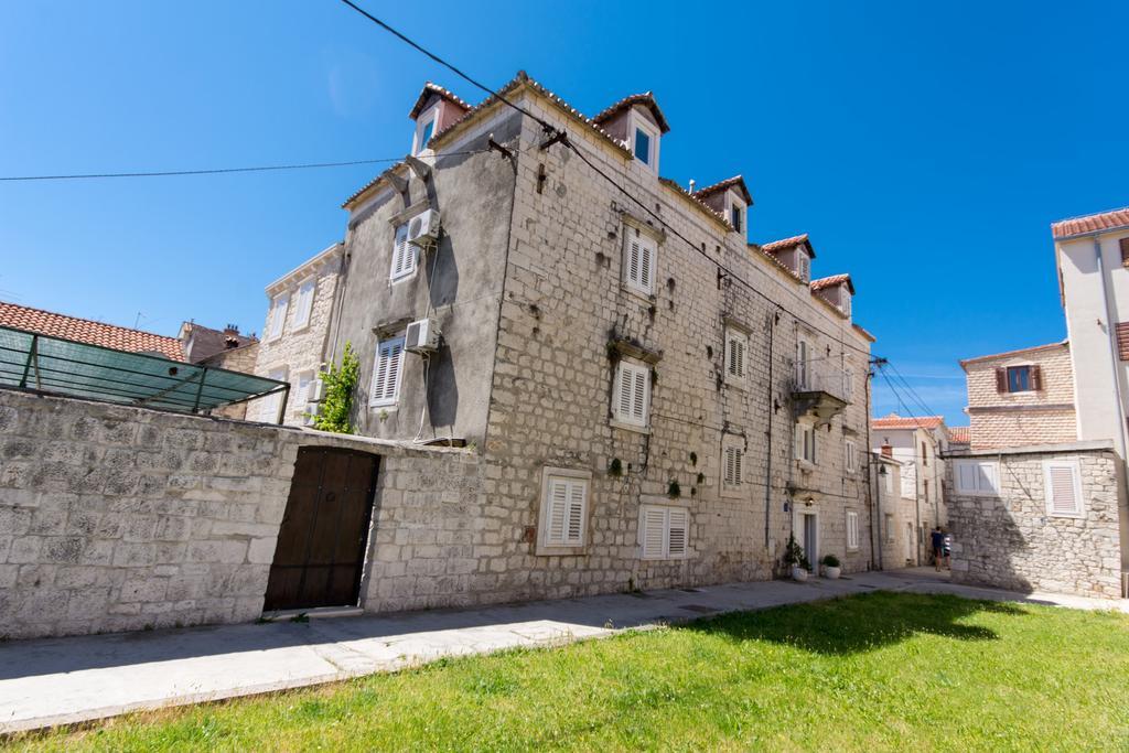 Top-Floor Apartment In Trogir Center Exteriör bild