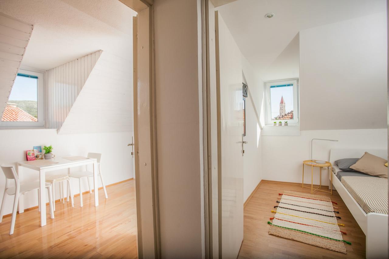 Top-Floor Apartment In Trogir Center Exteriör bild