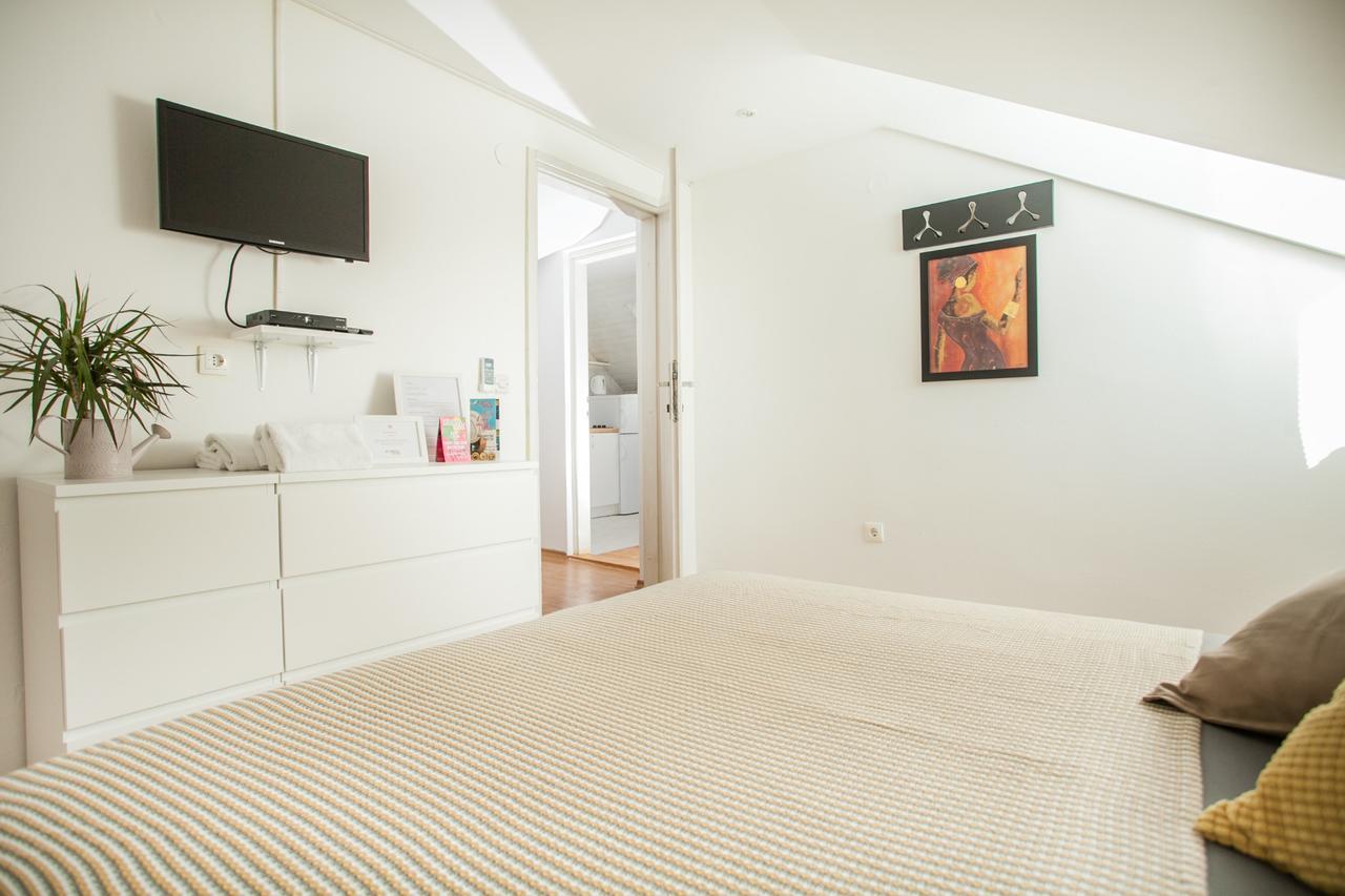 Top-Floor Apartment In Trogir Center Exteriör bild