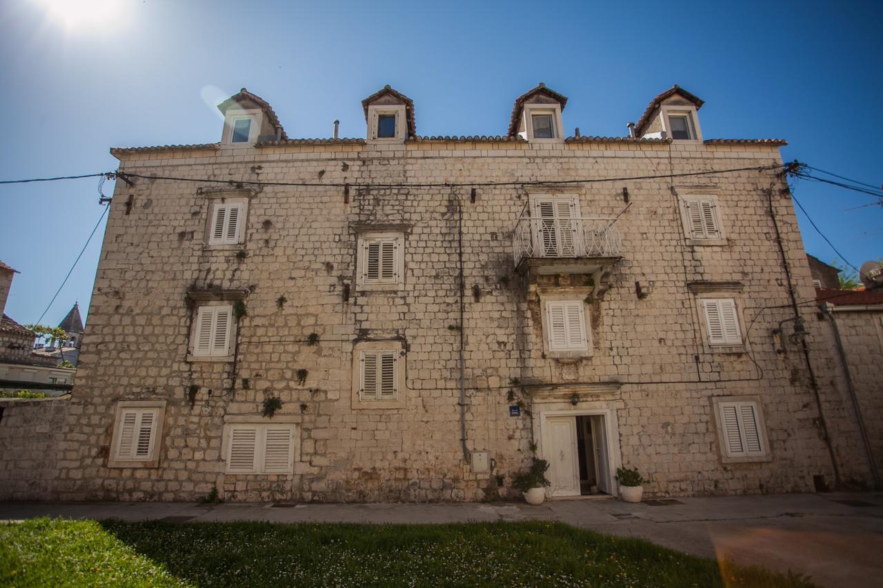 Top-Floor Apartment In Trogir Center Exteriör bild
