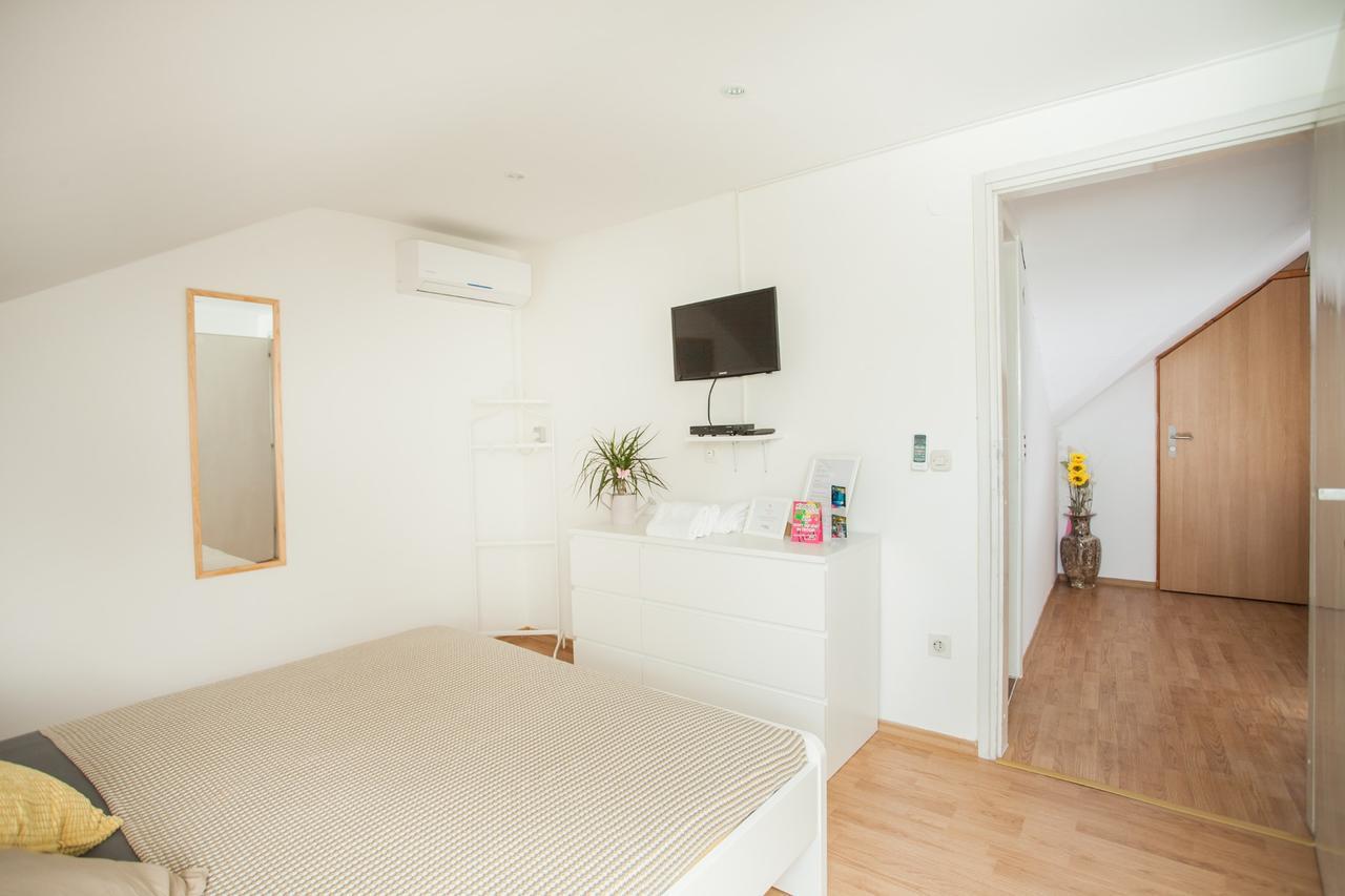 Top-Floor Apartment In Trogir Center Exteriör bild